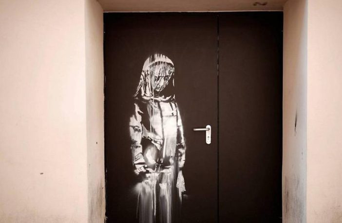 Banksy'nin-Paris'te-Bataclan-Duvarına-Yaptığı-Resim-Çalındı