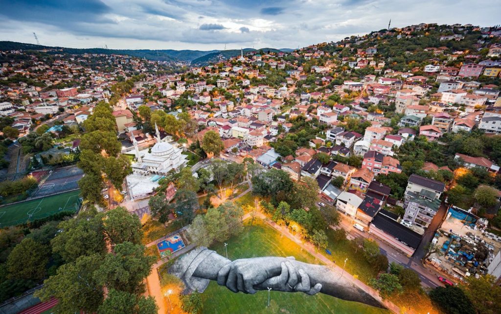 Saype "Duvarların Ötesi İçin" İstanbul�da Artkolik Saype "Duvarların Ötesi İçin" İstanbul�da Artkolik